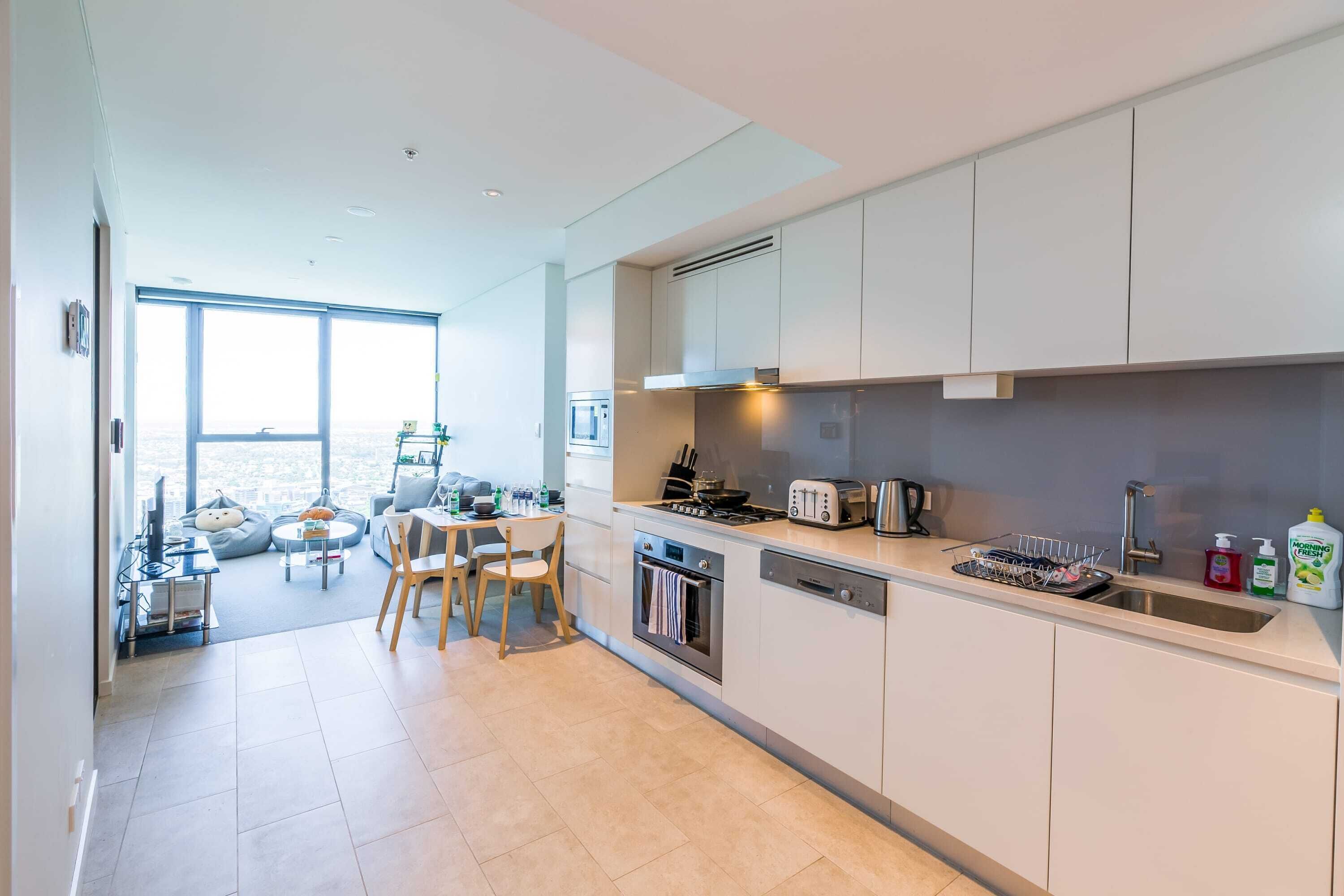 Cozy & Modern 2 Bedroom Apt With Parking and Pool!