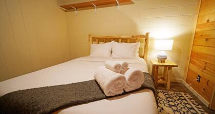 Lazy Bear Lodge ~ Mountain Views ~ Pool Table
