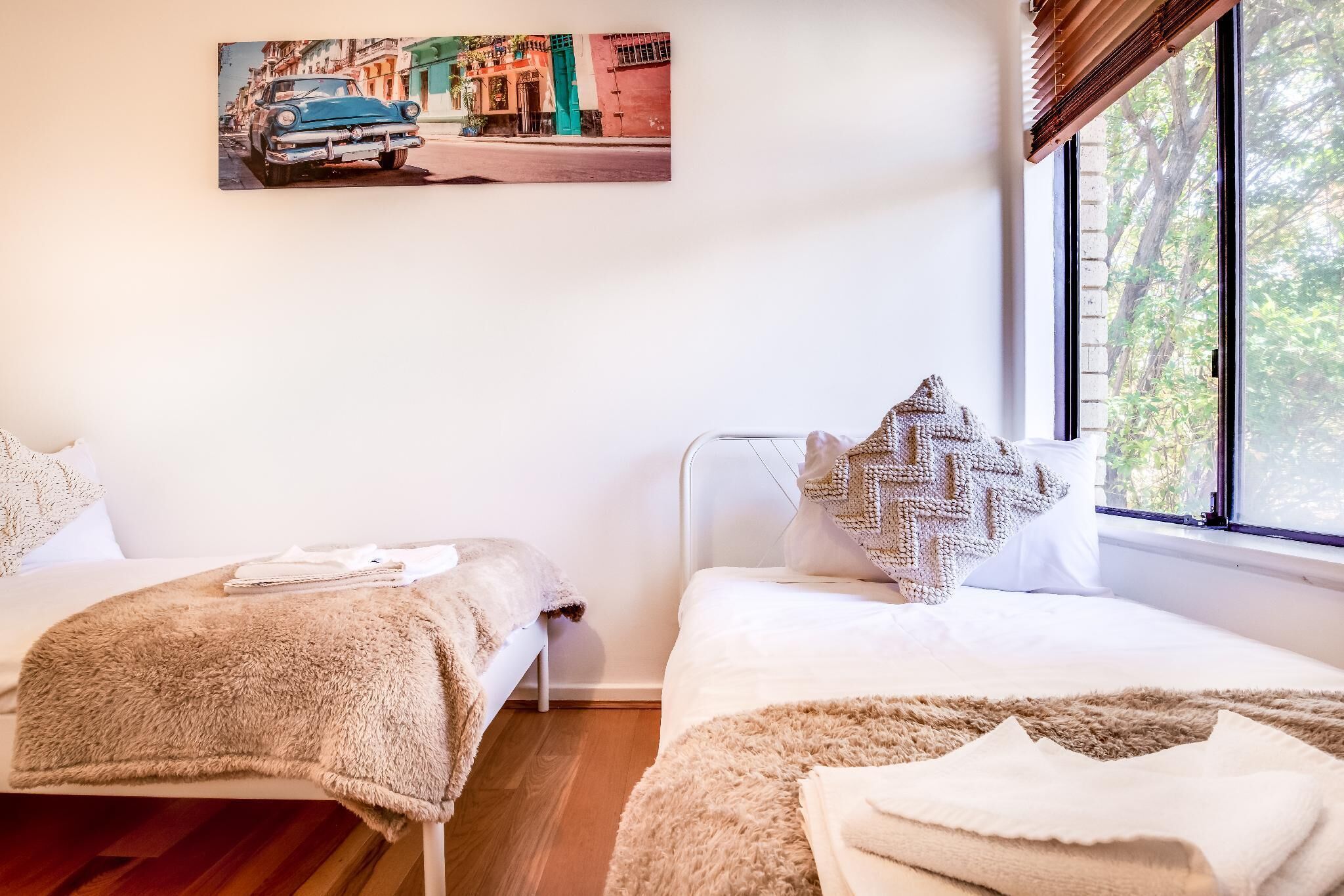 Stylish Villa With one car bay Sleeps 4