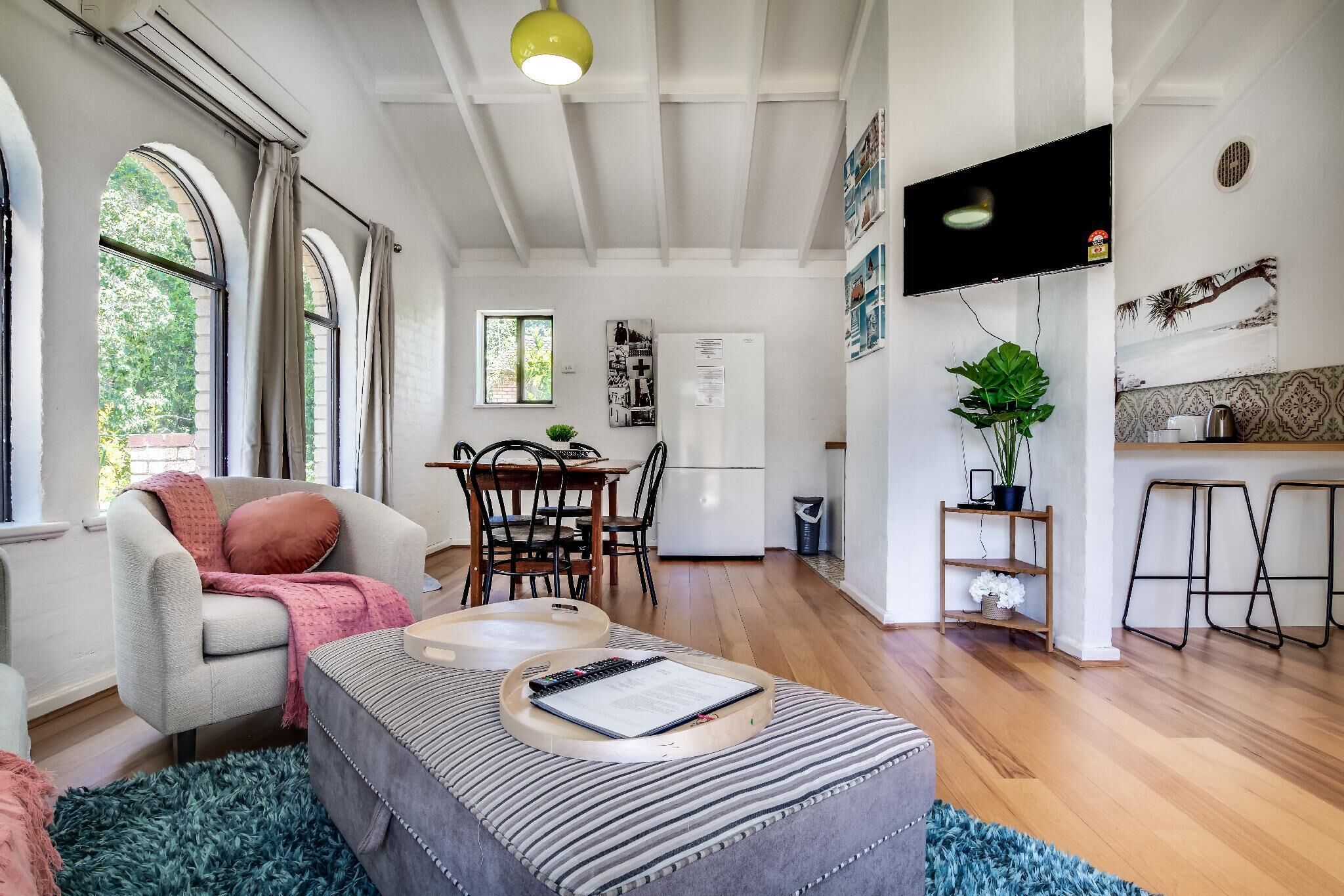 Stylish Villa With one car bay Sleeps 4