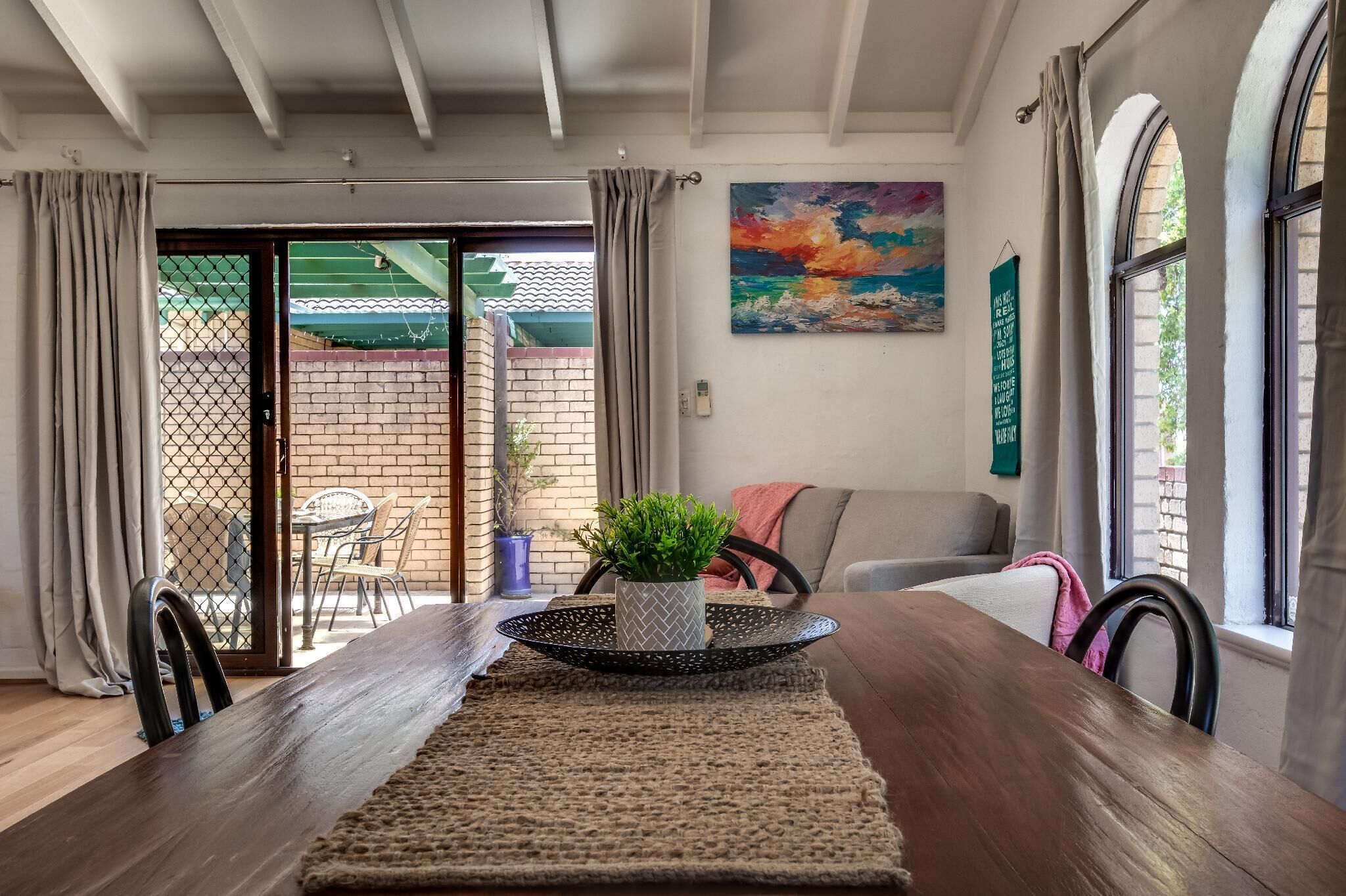 Stylish Villa With one car bay Sleeps 4