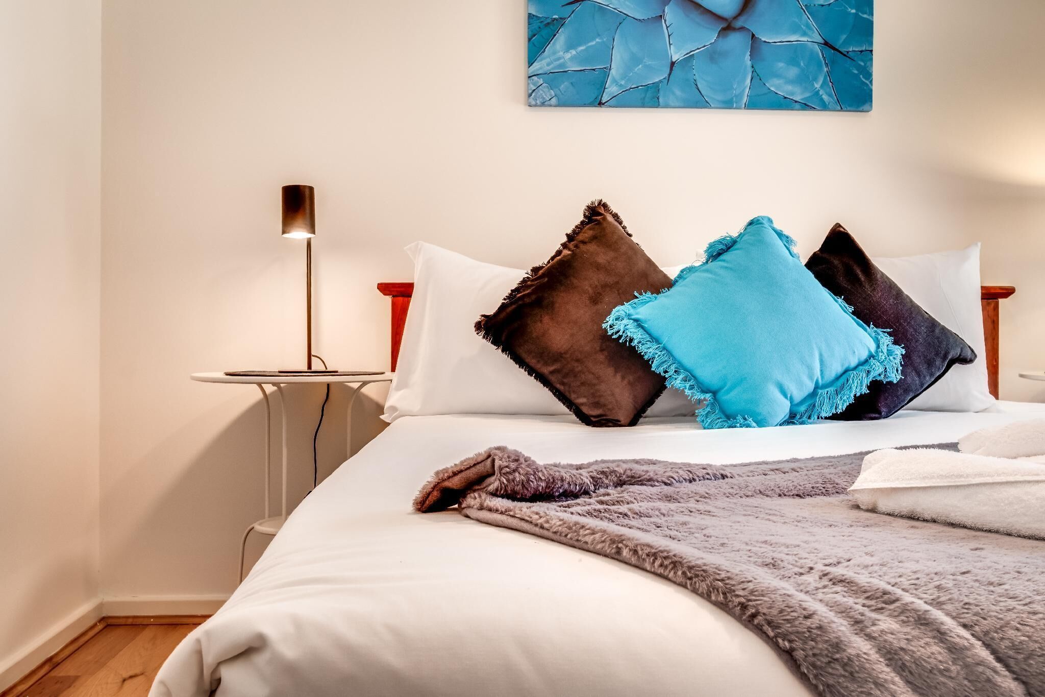 Stylish Villa With one car bay Sleeps 4