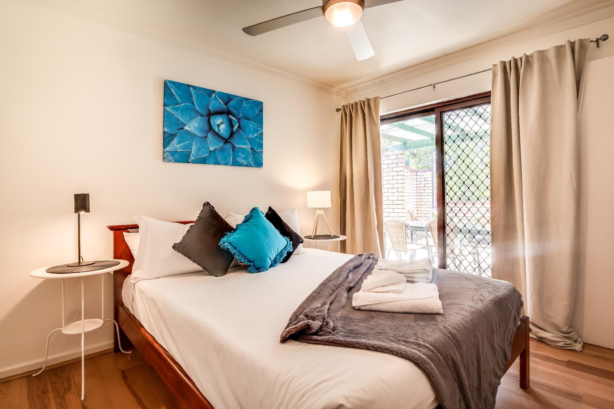 Stylish Villa With one car bay Sleeps 4