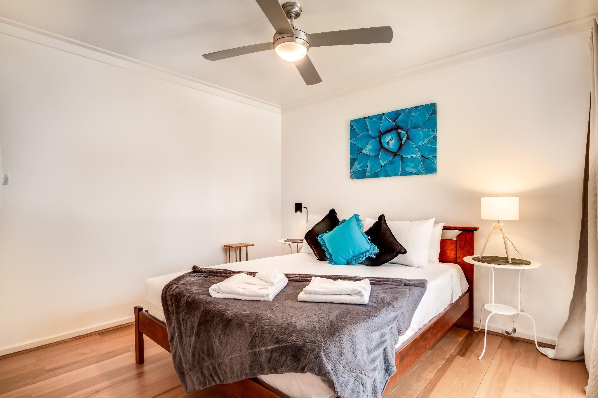 Stylish Villa With one car bay Sleeps 4