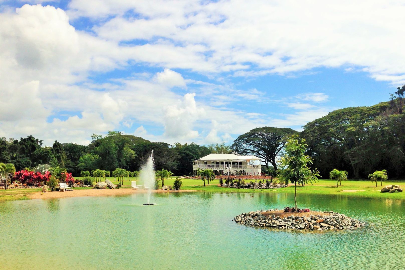 Port Douglas Lakeside Retreat