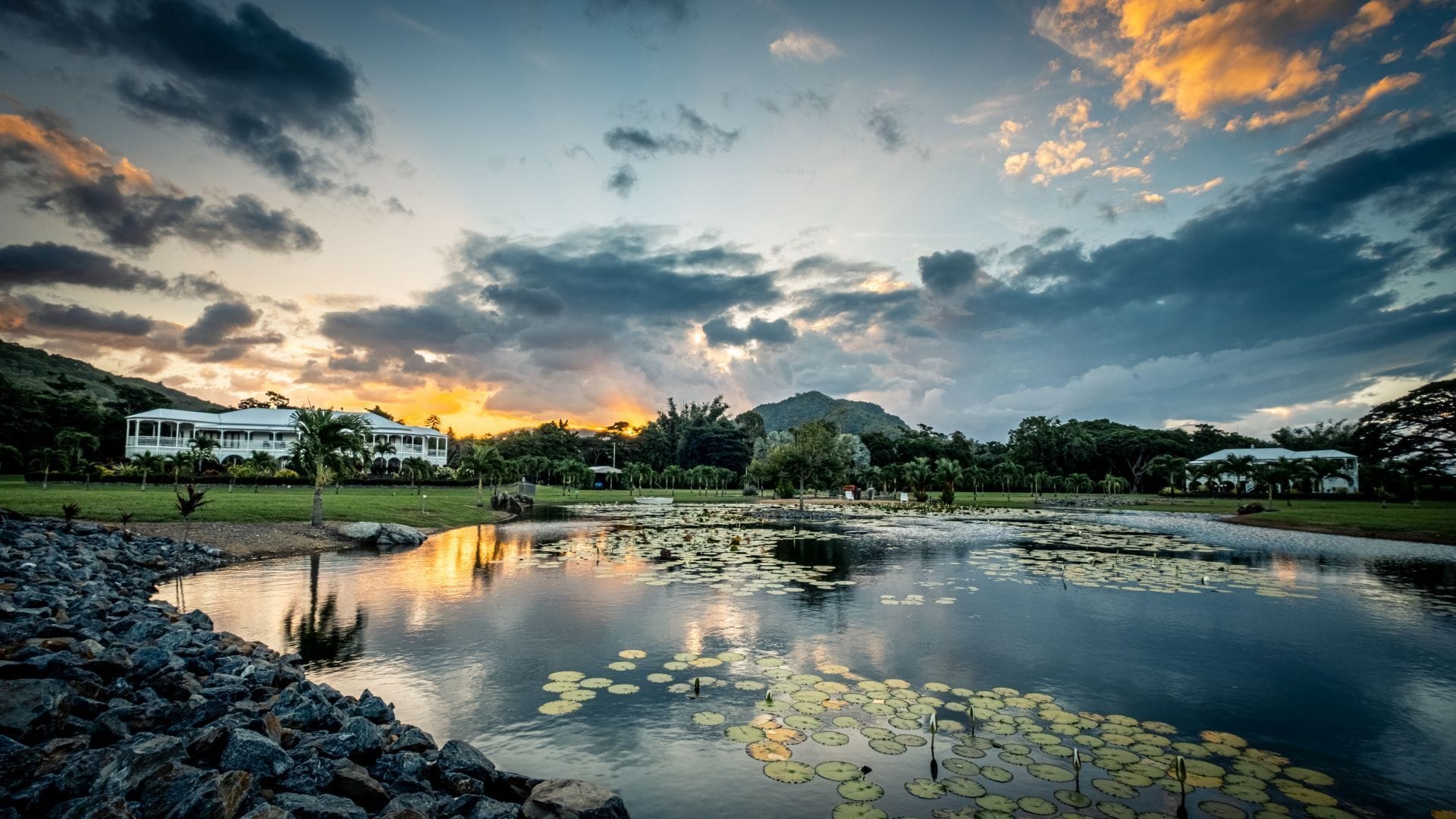 Port Douglas Lakeside Retreat