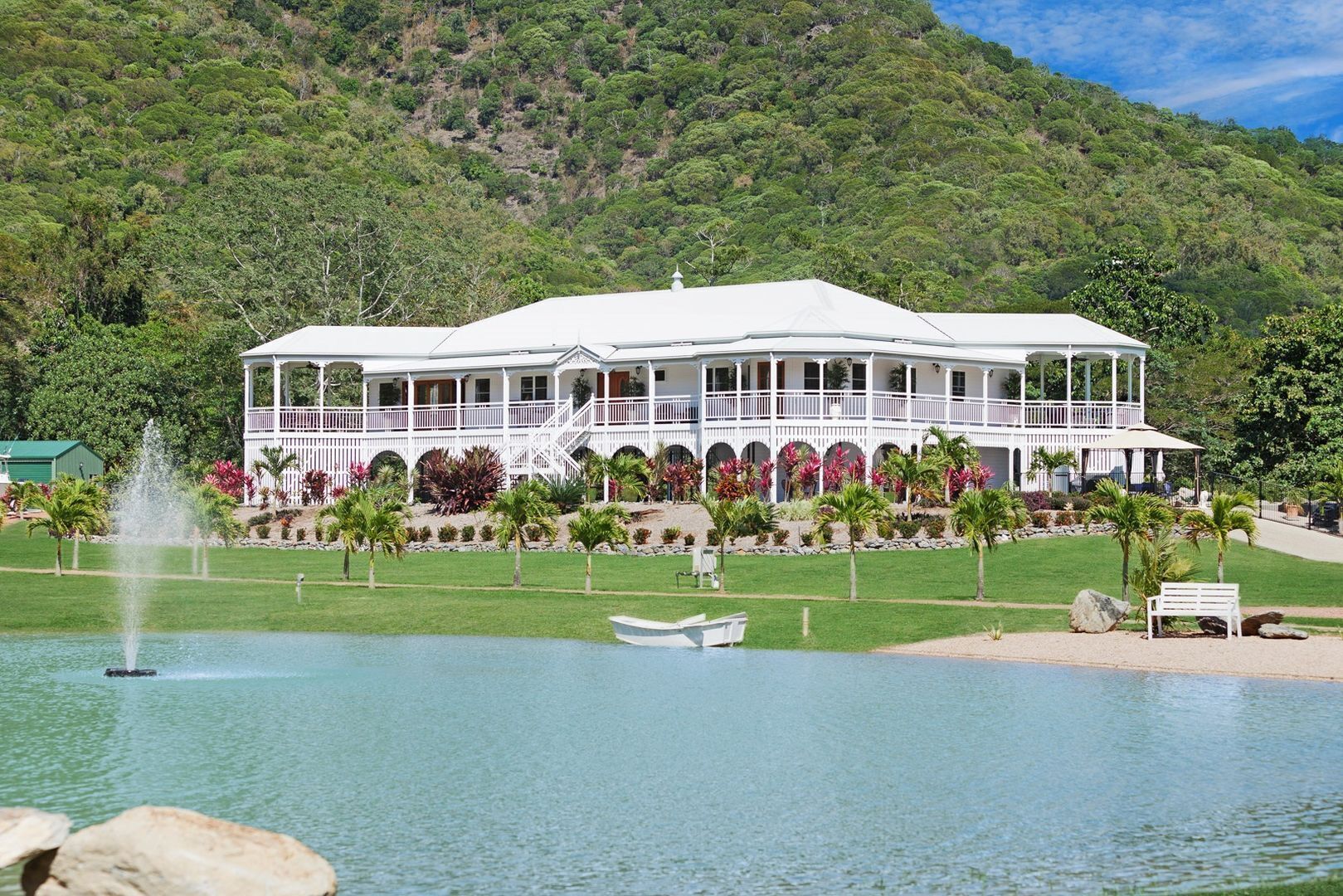 Port Douglas Lakeside Retreat