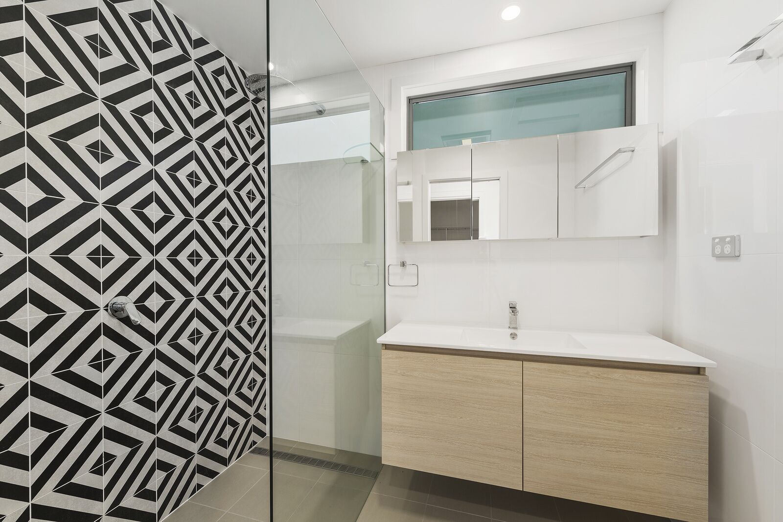 Fifty Meters to the Beach in the Heart of Woolgoolg