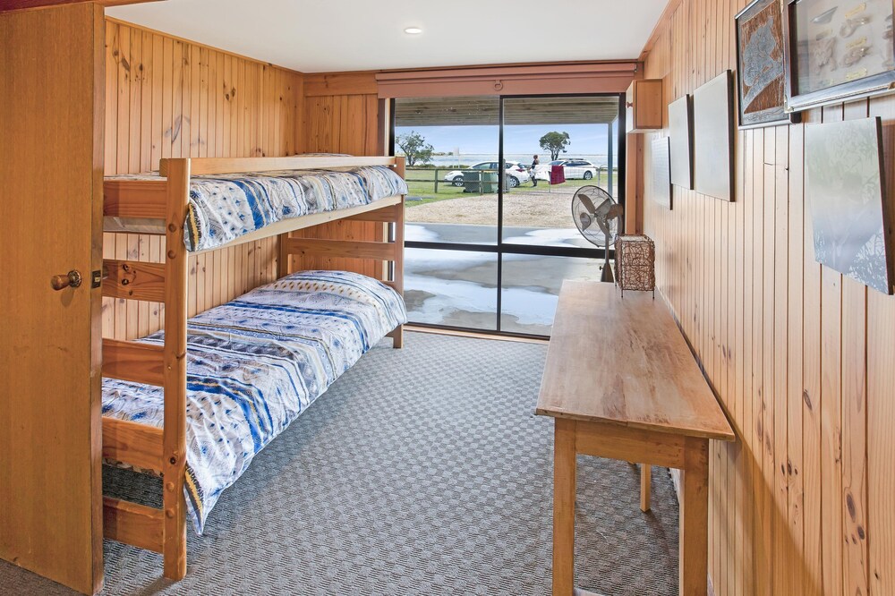 Situated overlooking the beautiful Lake King