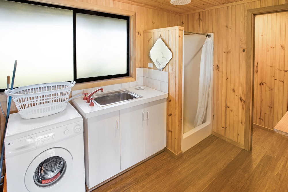 Situated overlooking the beautiful Lake King