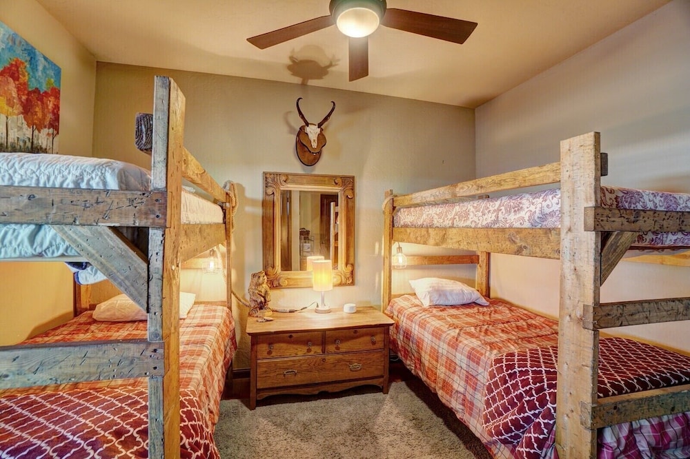 Incredible View! Large Deck•Hot Tub•3Bedrm2Bath•6Beds•EarthKeeperCabin