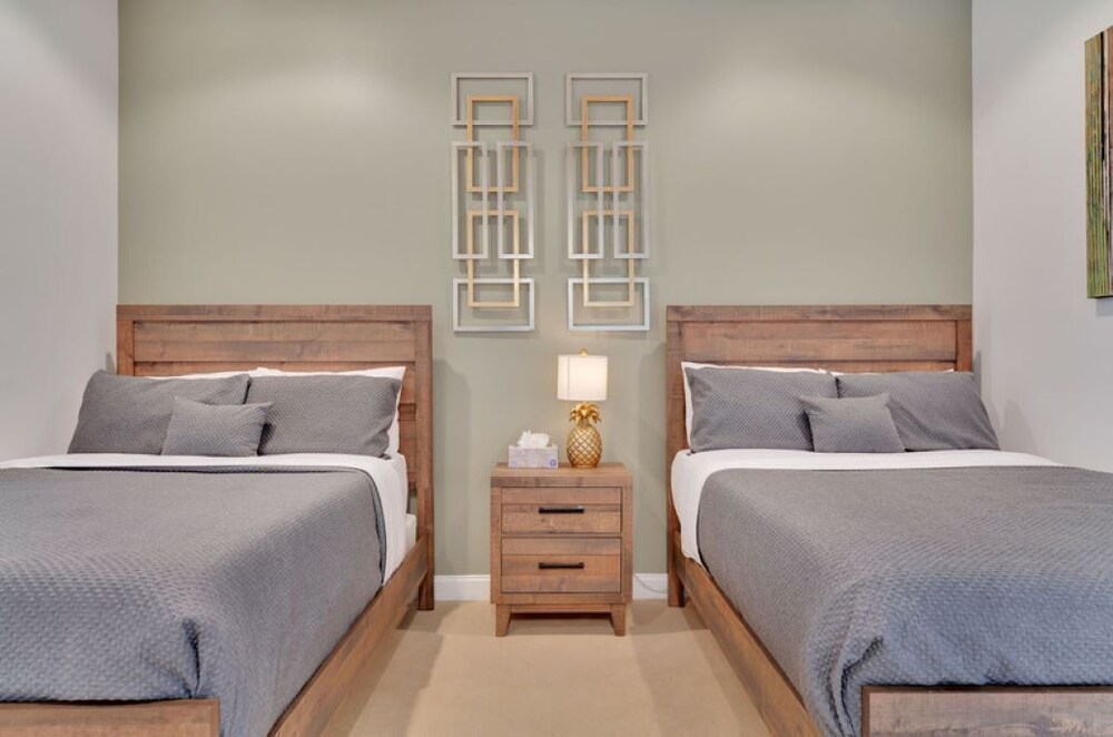 WOW Stunning Resort Home, Golf Course, REMODELED, Mountain Views