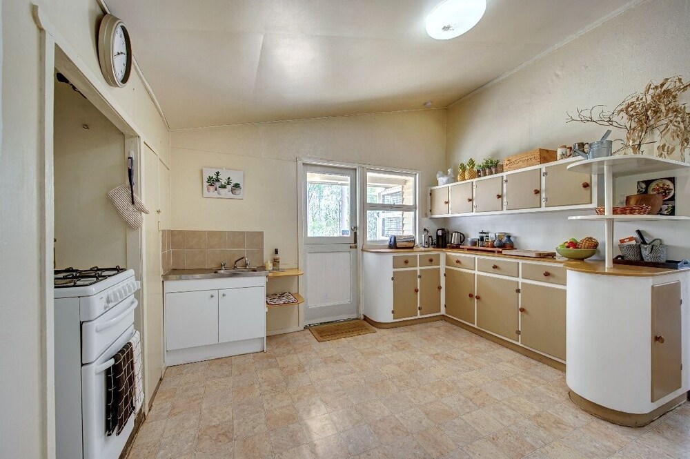 Private Mountain Retreat Unparalleled OffGrid Living Deals & Reviews (Laidley South, AUS