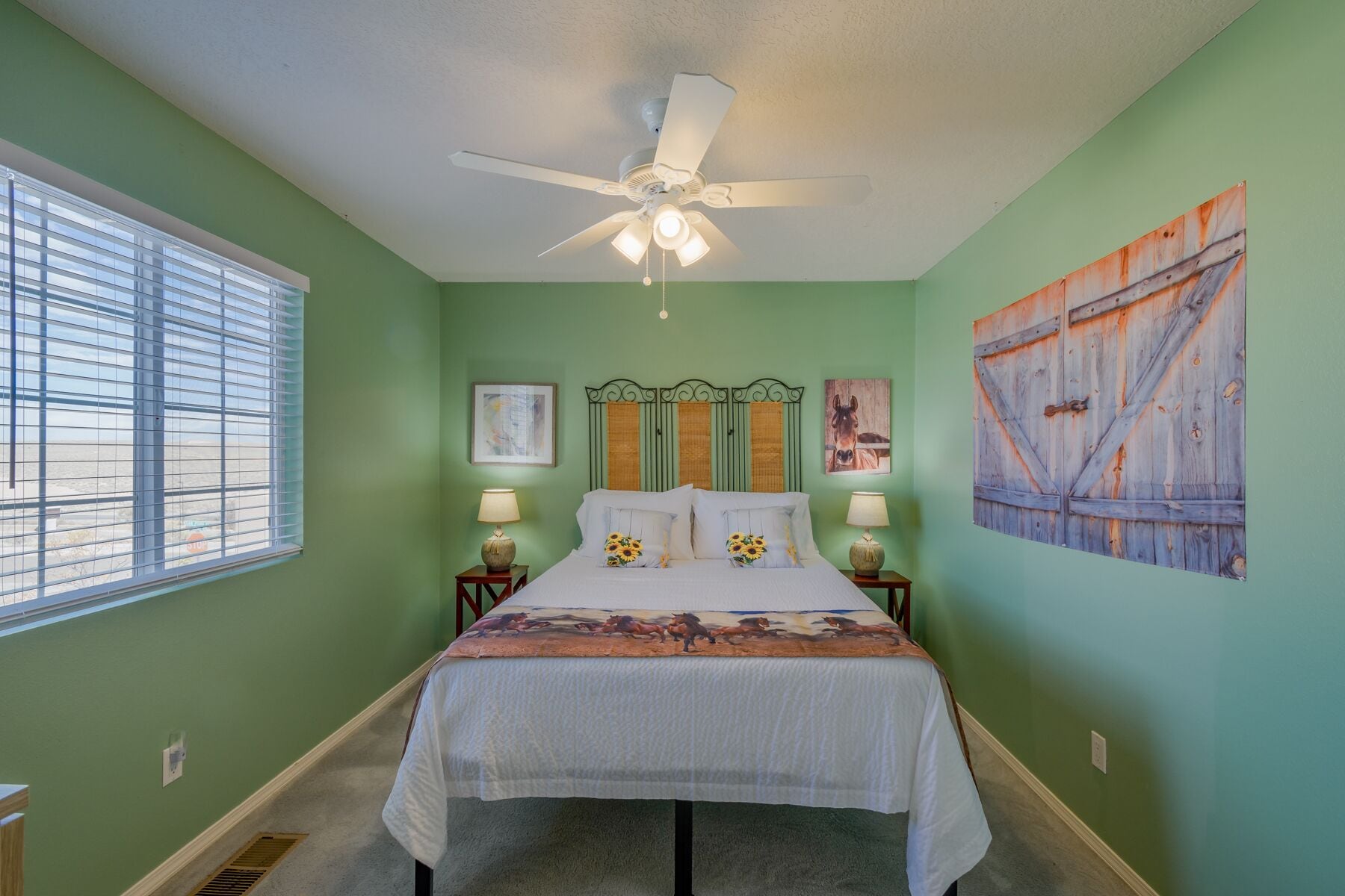 Bella Vista - Family Friendly, Internet Up to 300Mbps, Elec car ready in Rio Rancho, United States