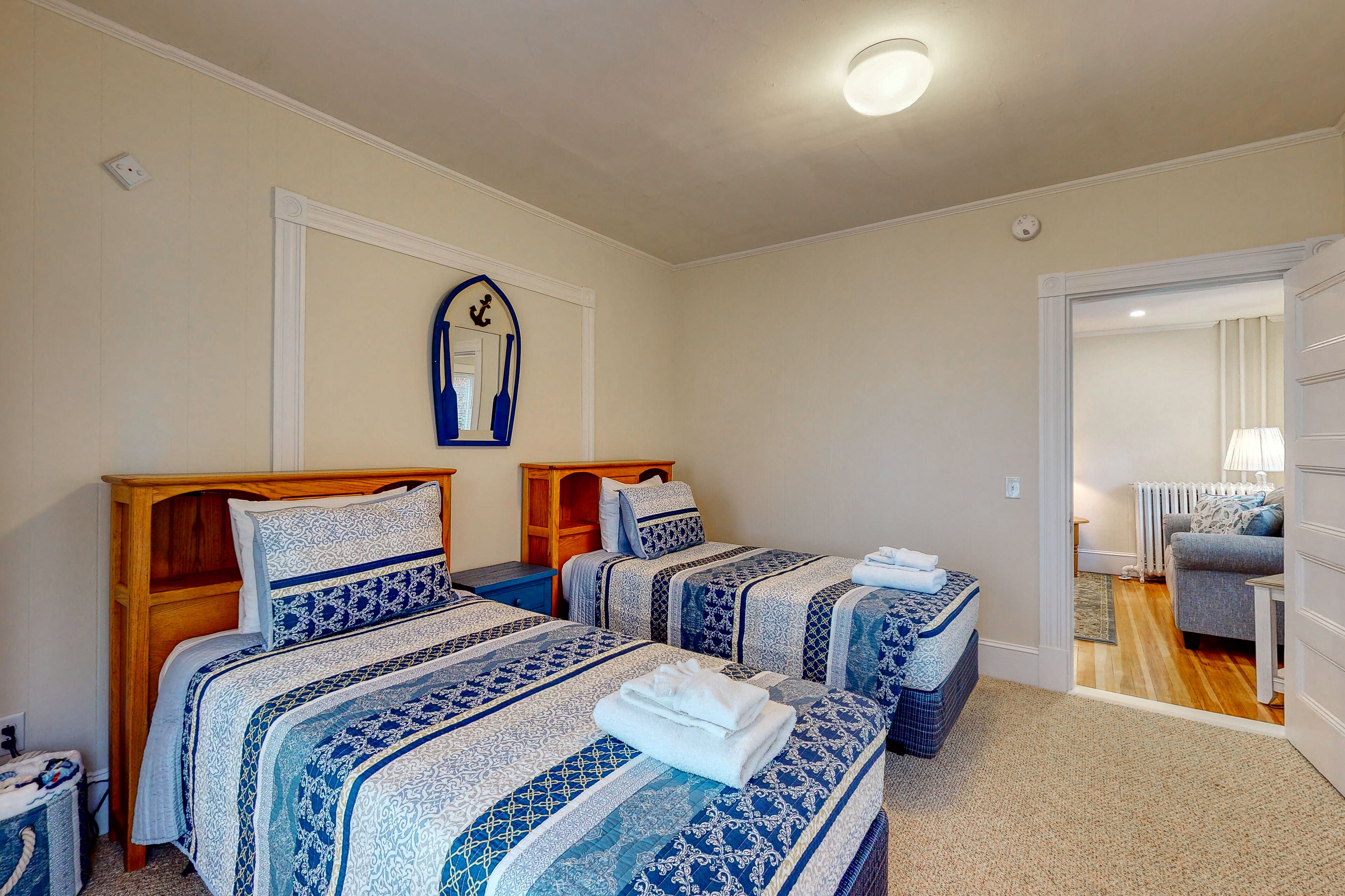 Beautifully Renovated Home w/ Prime Location - Walk to the Footbridge & Downtown in Boothbay Harbor, United States