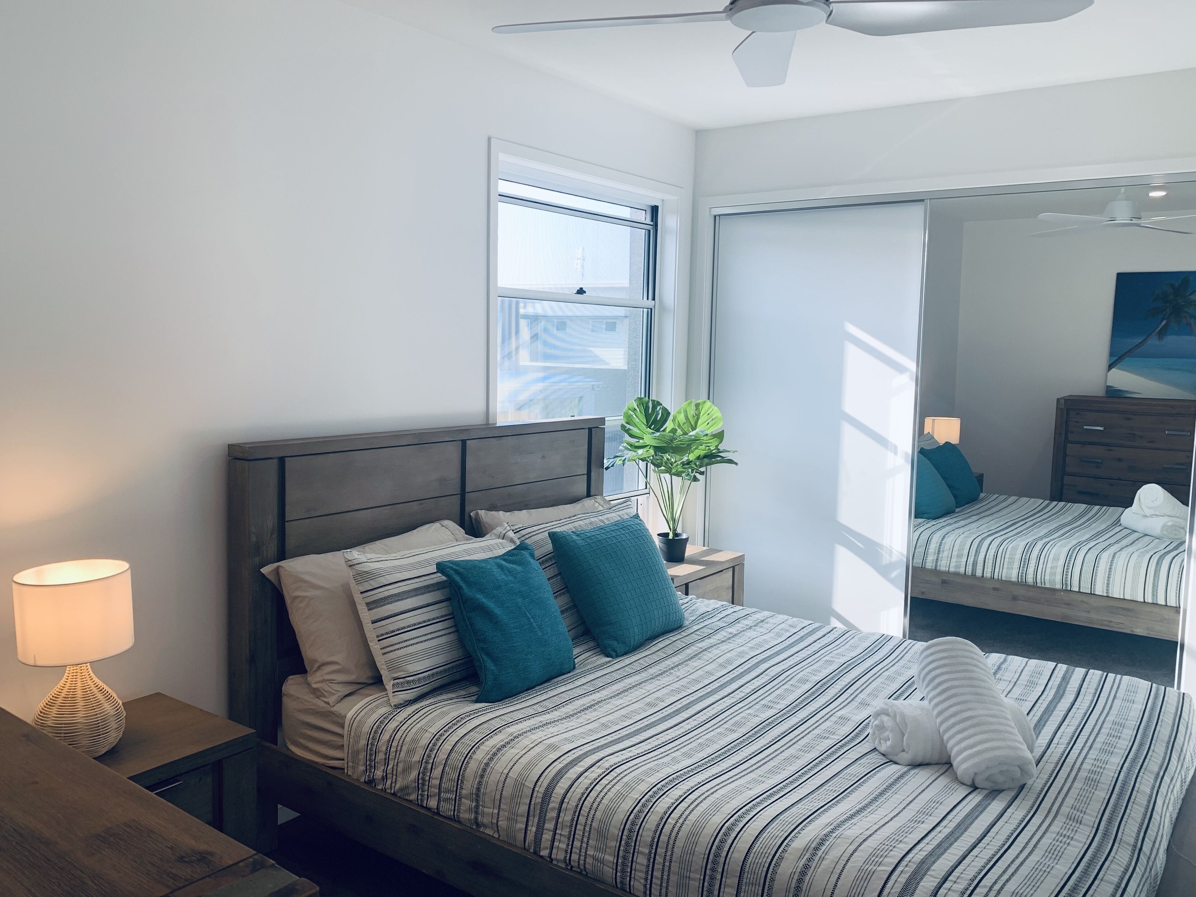 Forget the Car- Walk to the Beach and Cafes