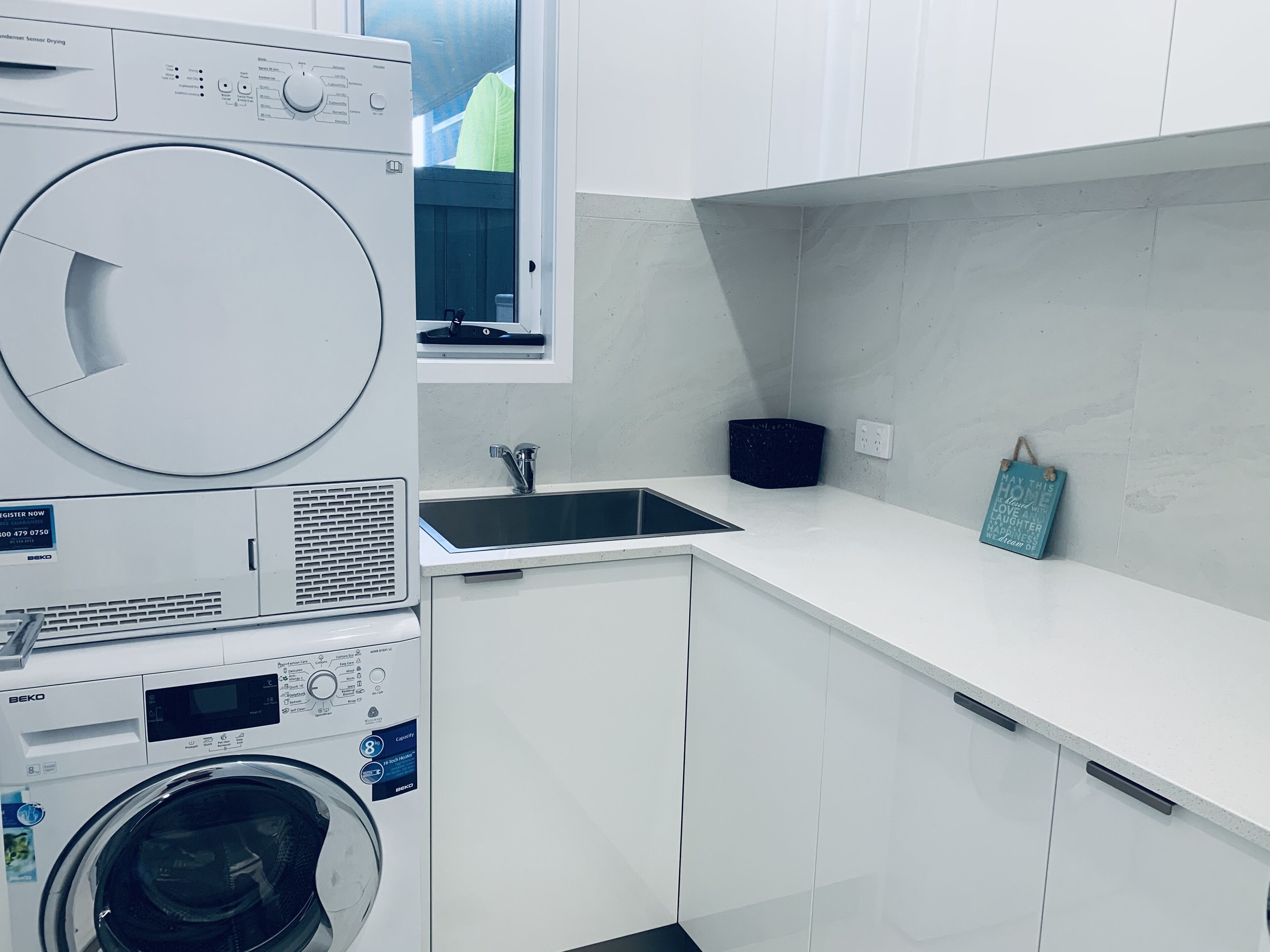 Forget the Car- Walk to the Beach and Cafes