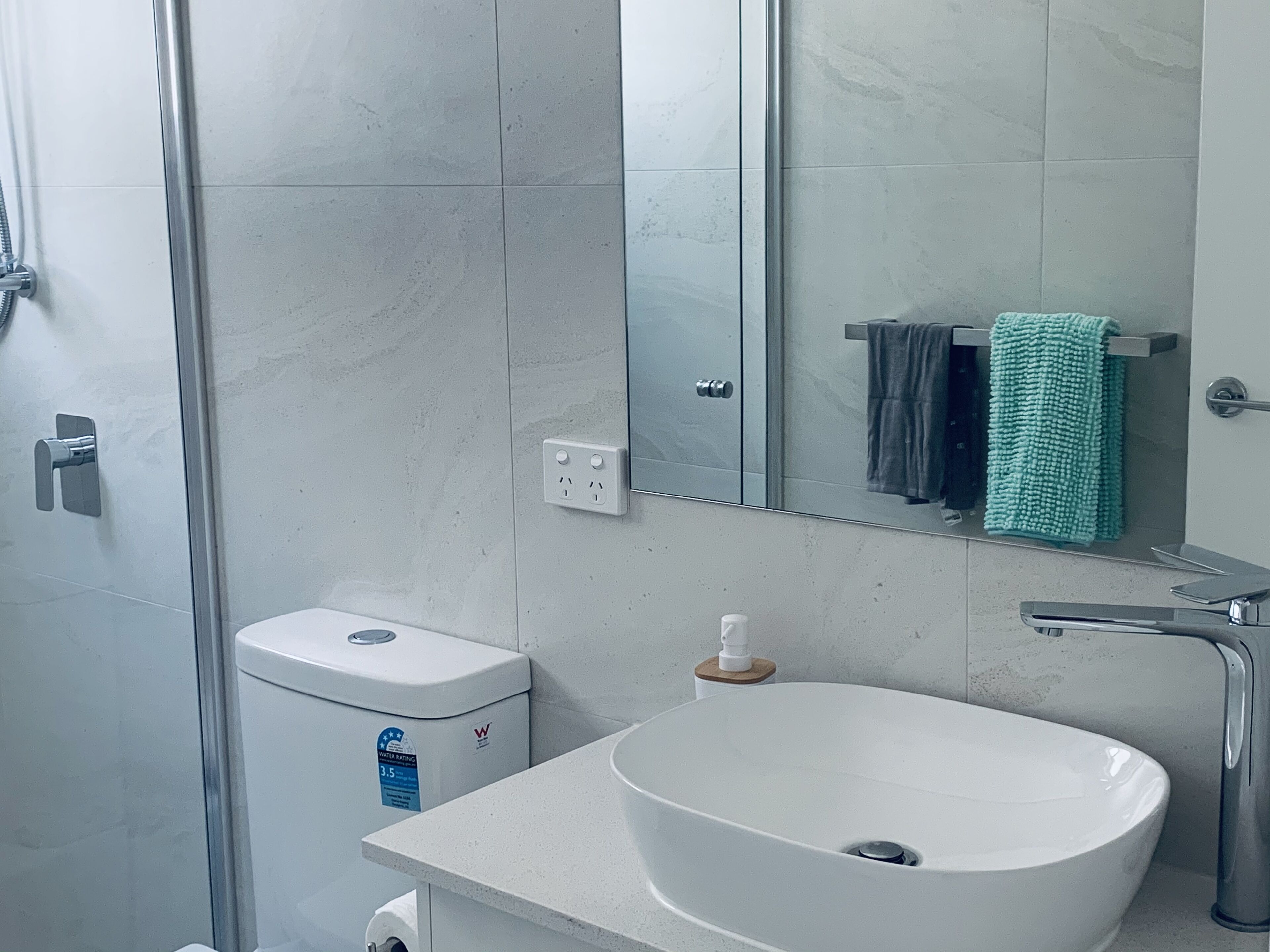 Forget the Car- Walk to the Beach and Cafes