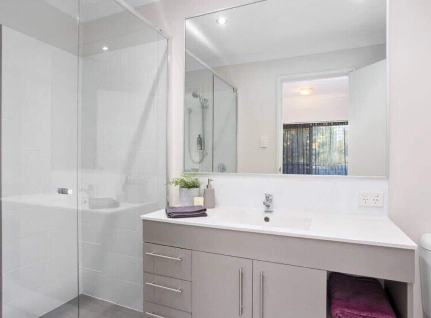 Fabulous 2 Bedroom 2 Bathroom Deluxe Apartment