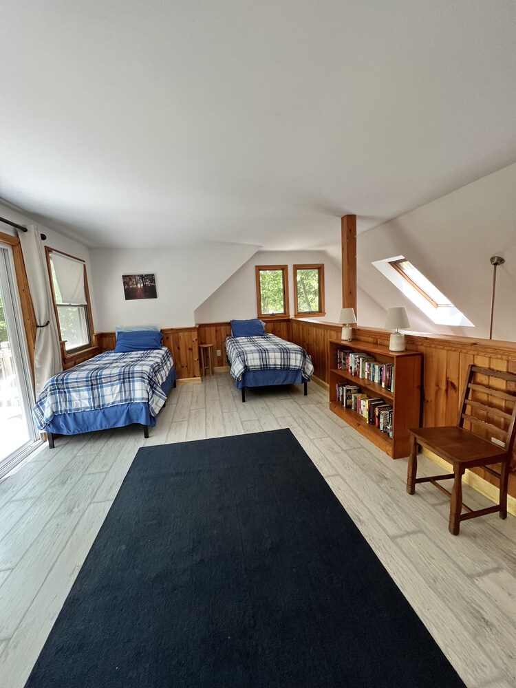 Frye Island 3br +Loft Home w/SemiPrivate Beach, Dock, & Mooring Across