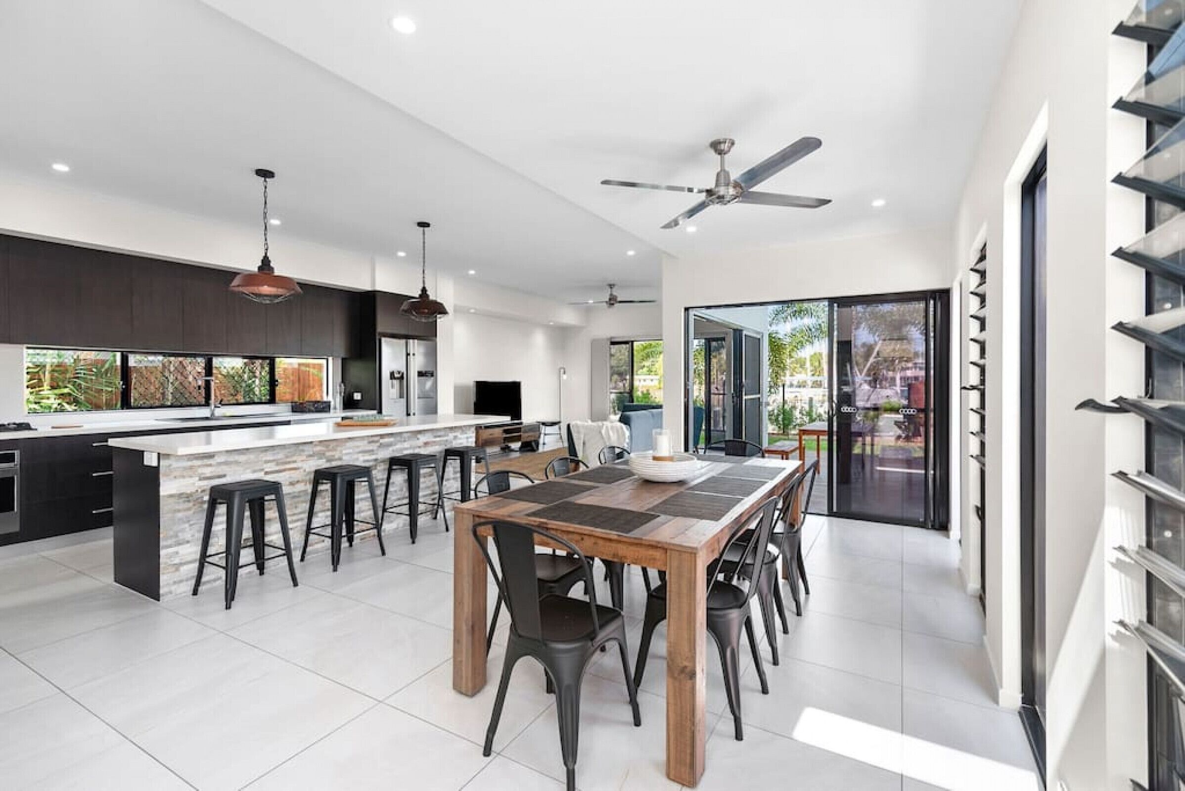 Marina Views From a Stunning Modern Villa