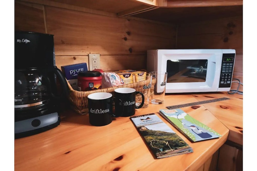 5mins from ViroquaCabinDriftless AreaNear Lakes and Streams & Pet