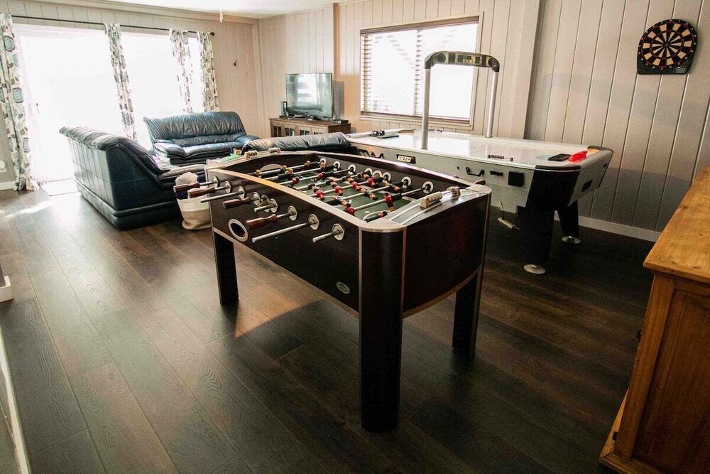 Mountain getaway with game room & Spa