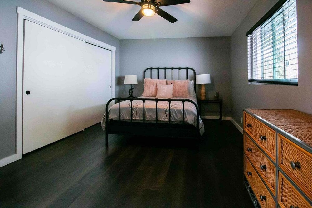 Mountain getaway with game room & Spa