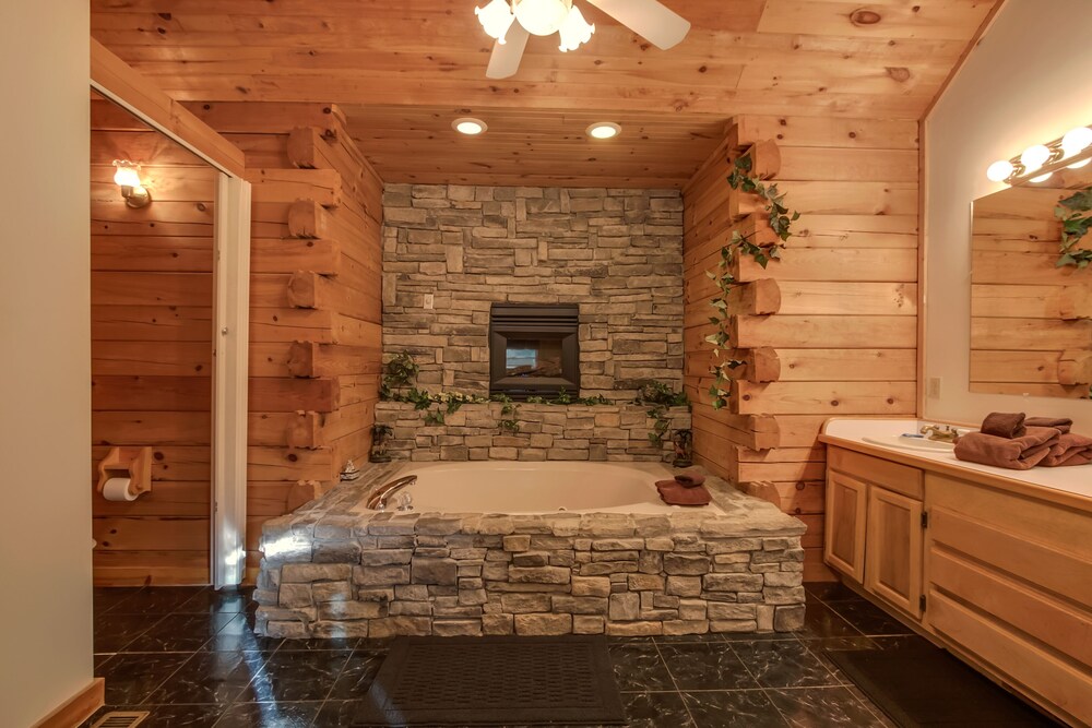 GREAT for COUPLES just across from the Sevierville Convention Center