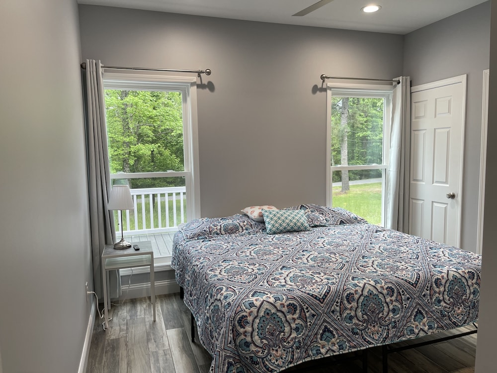 Built in 2021 5 BR/4 BA Lakefront in Grand Rivers The Only City on