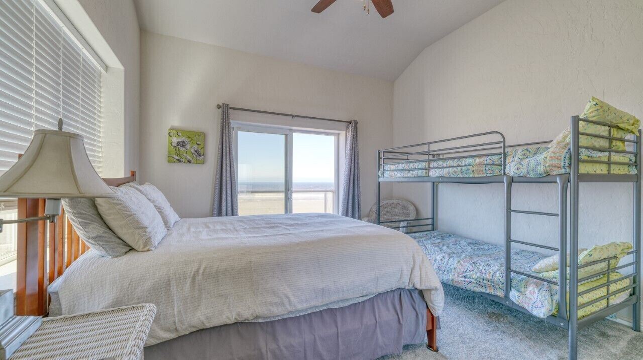 Ocean Front 3 Bedroom House With Amazing Sunsets! in Gold Beach, United States