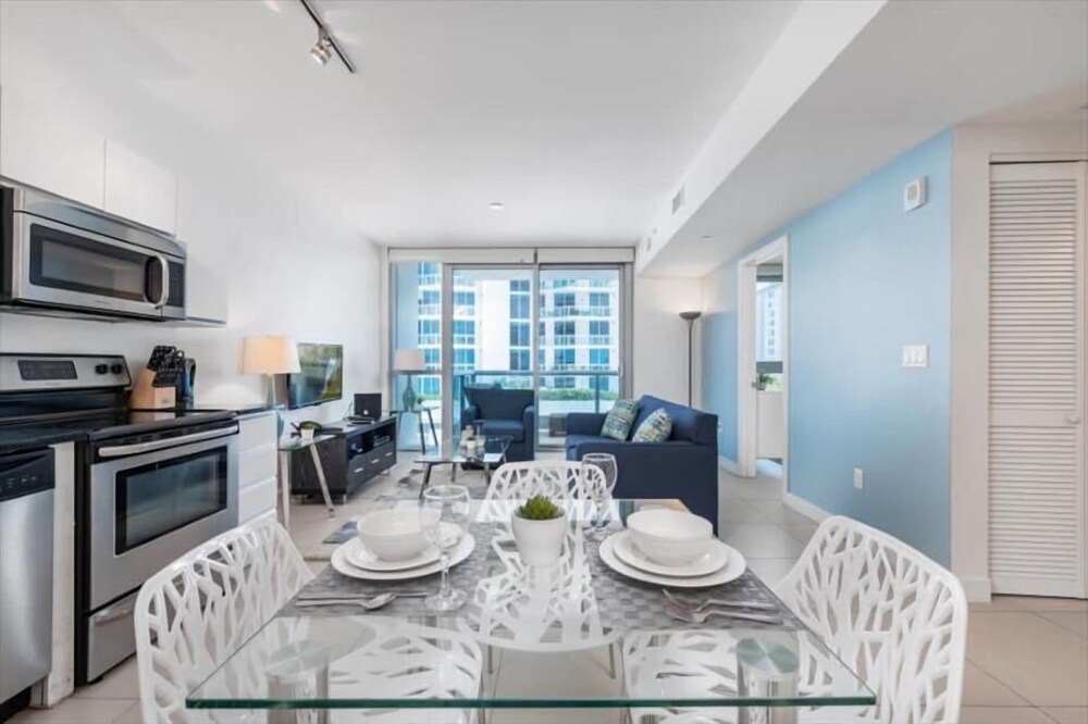 Modern & Sunny Condo | Beach Access | Ocean View/Balcony