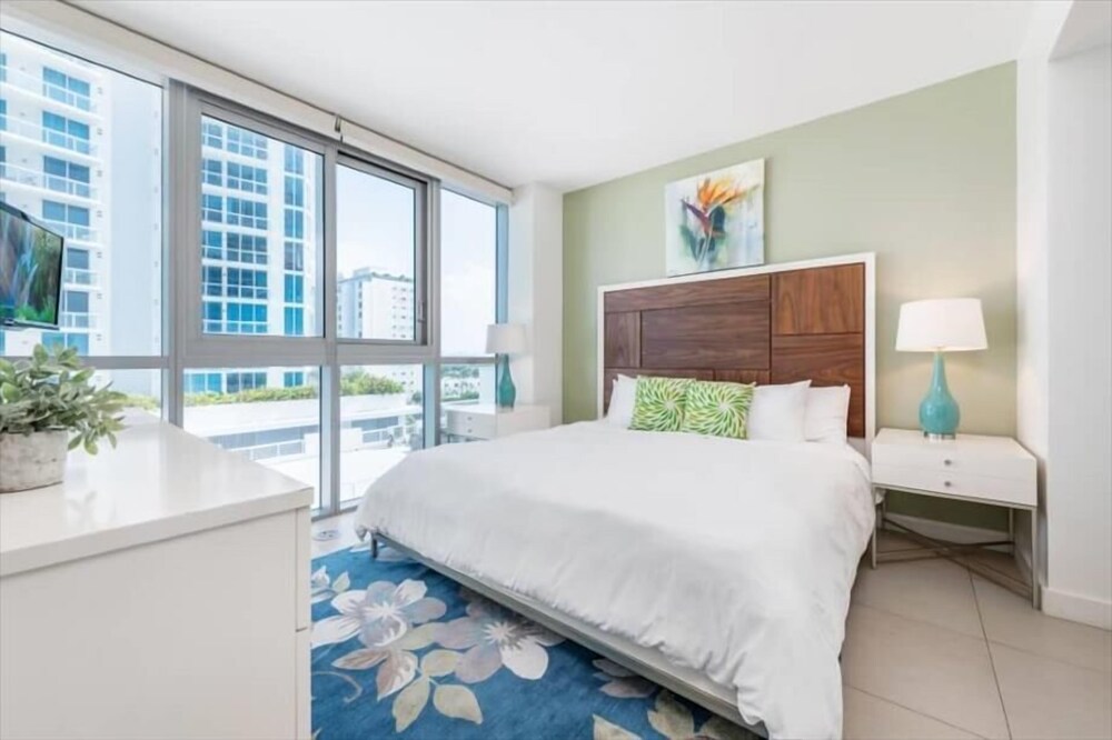 Modern & Sunny Condo | Beach Access | Ocean View/Balcony