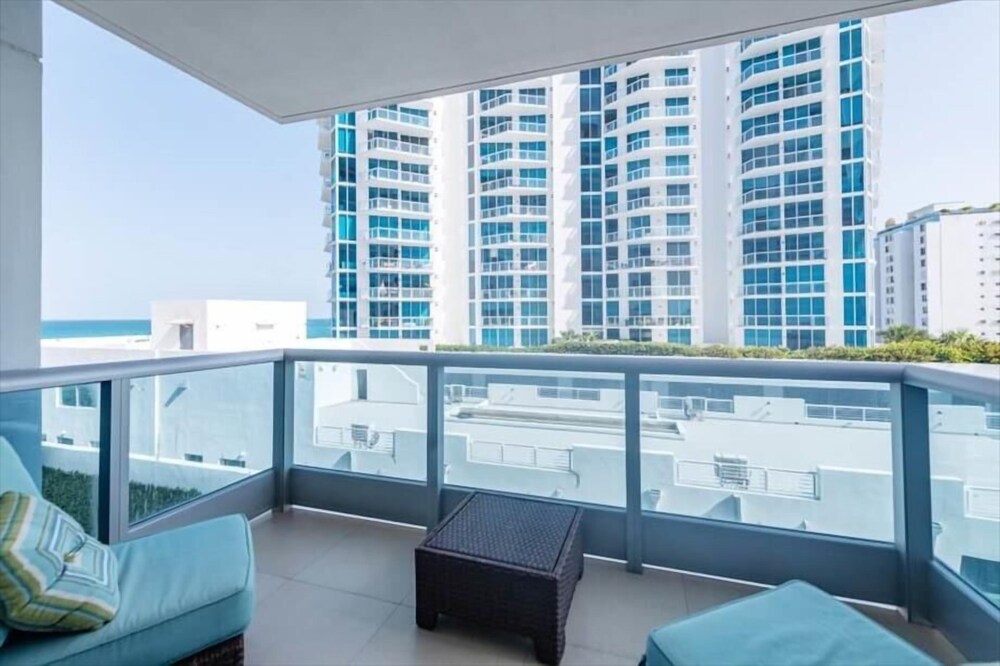 Modern & Sunny Condo | Beach Access | Ocean View/Balcony