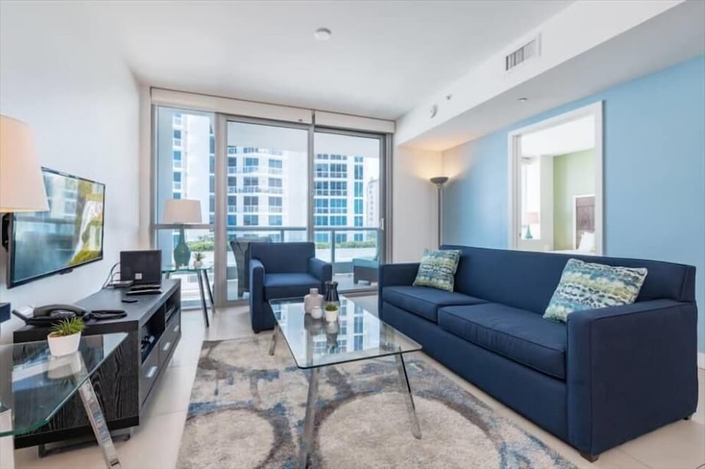Modern & Sunny Condo | Beach Access | Ocean View/Balcony