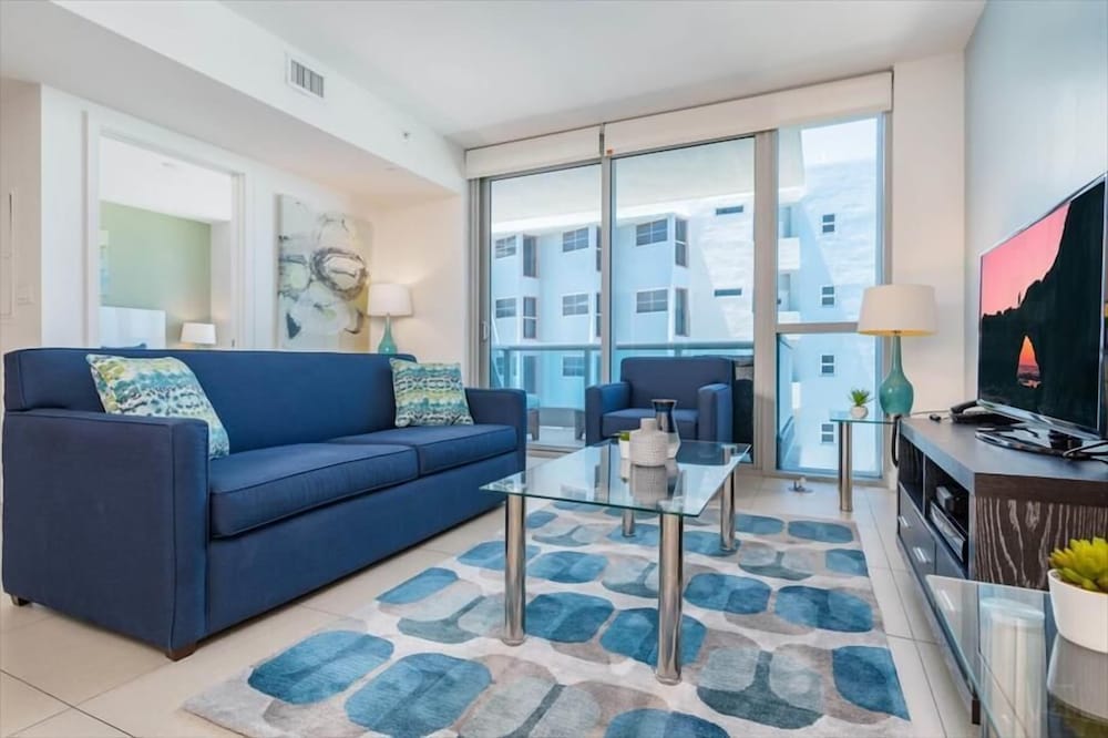 Beautiful 1BR  Ocean View Condo | Outdoor Rooftop Pools | Gym