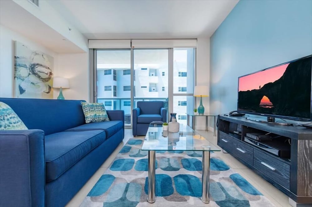 Beautiful 1BR  Ocean View Condo | Outdoor Rooftop Pools | Gym