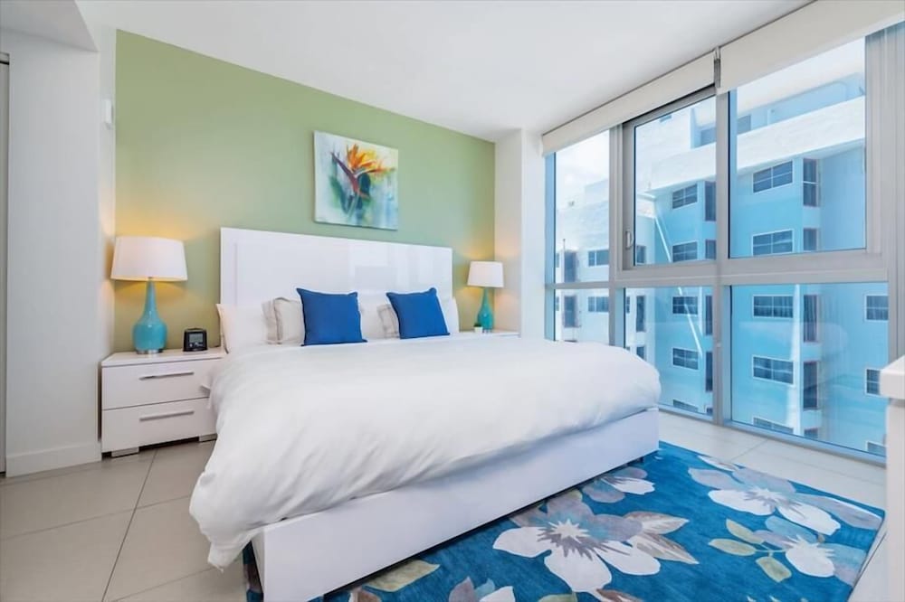 Beautiful 1BR  Ocean View Condo | Outdoor Rooftop Pools | Gym