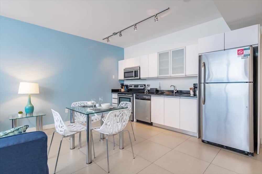 Beautiful 1BR  Ocean View Condo | Outdoor Rooftop Pools | Gym