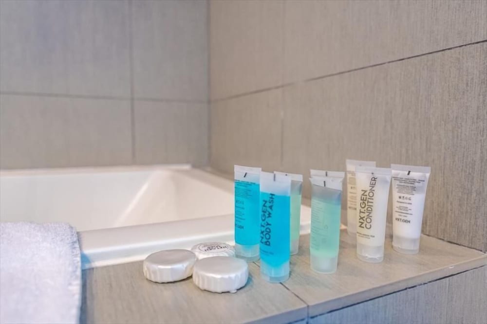 Beautiful 1BR  Ocean View Condo | Outdoor Rooftop Pools | Gym