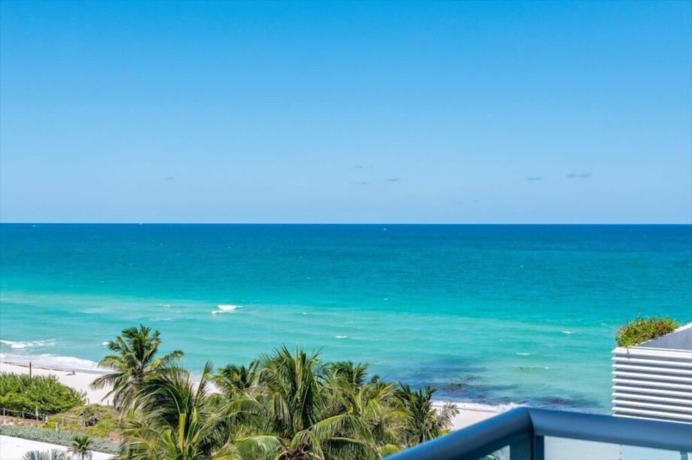 Beautiful 1BR  Ocean View Condo | Outdoor Rooftop Pools | Gym