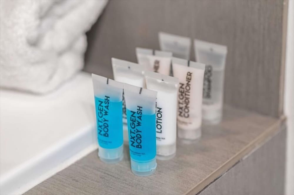 Stunning Miami Beach 1BR | Beach Access | Ocean View | Pool & Gym