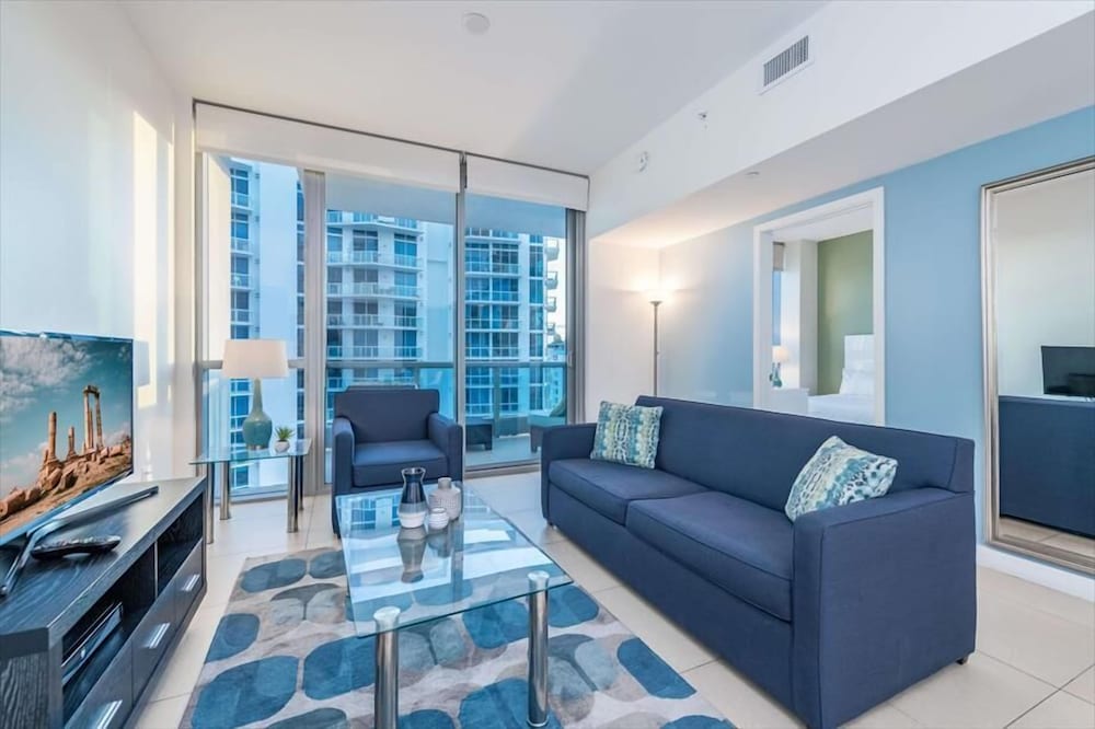 Stunning Miami Beach 1BR | Beach Access | Ocean View | Pool & Gym