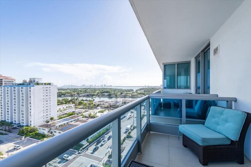 Stunning Miami Beach 1BR | Beach Access | Ocean View | Pool & Gym