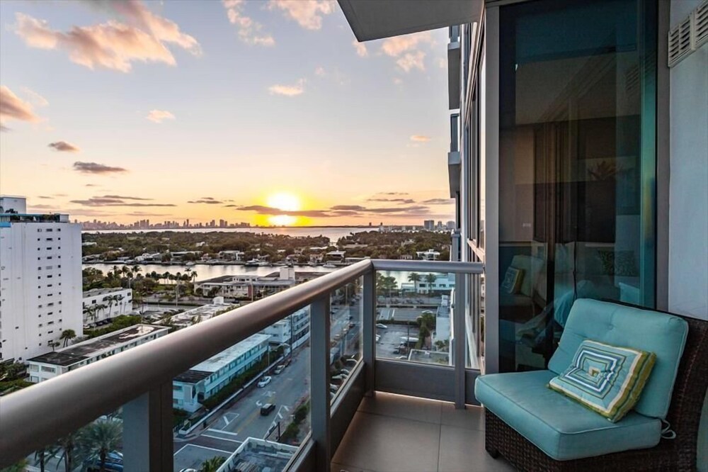 Stunning Miami Beach 1BR | Beach Access | Ocean View | Pool & Gym