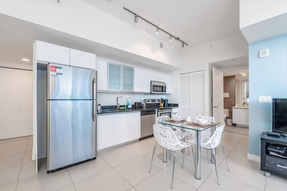 Oceanfront Condo-Hotel | Pool & Hot Tub | Balcony w/ Ocean Views | Beach Access w/ Chairs