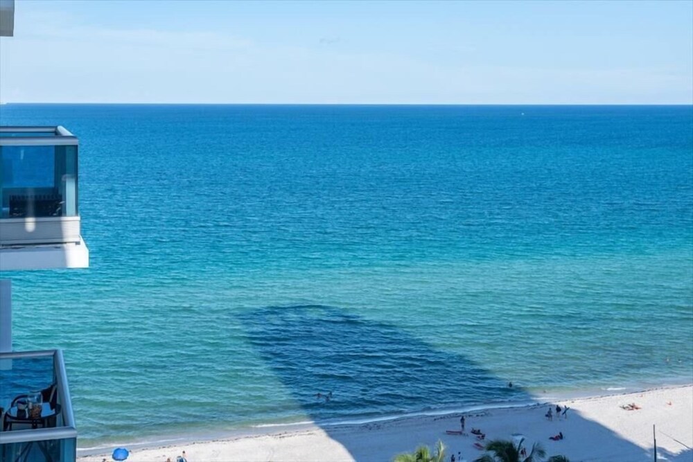 Oceanfront Condo-Hotel | Pool & Hot Tub | Balcony w/ Ocean Views | Beach Access w/ Chairs