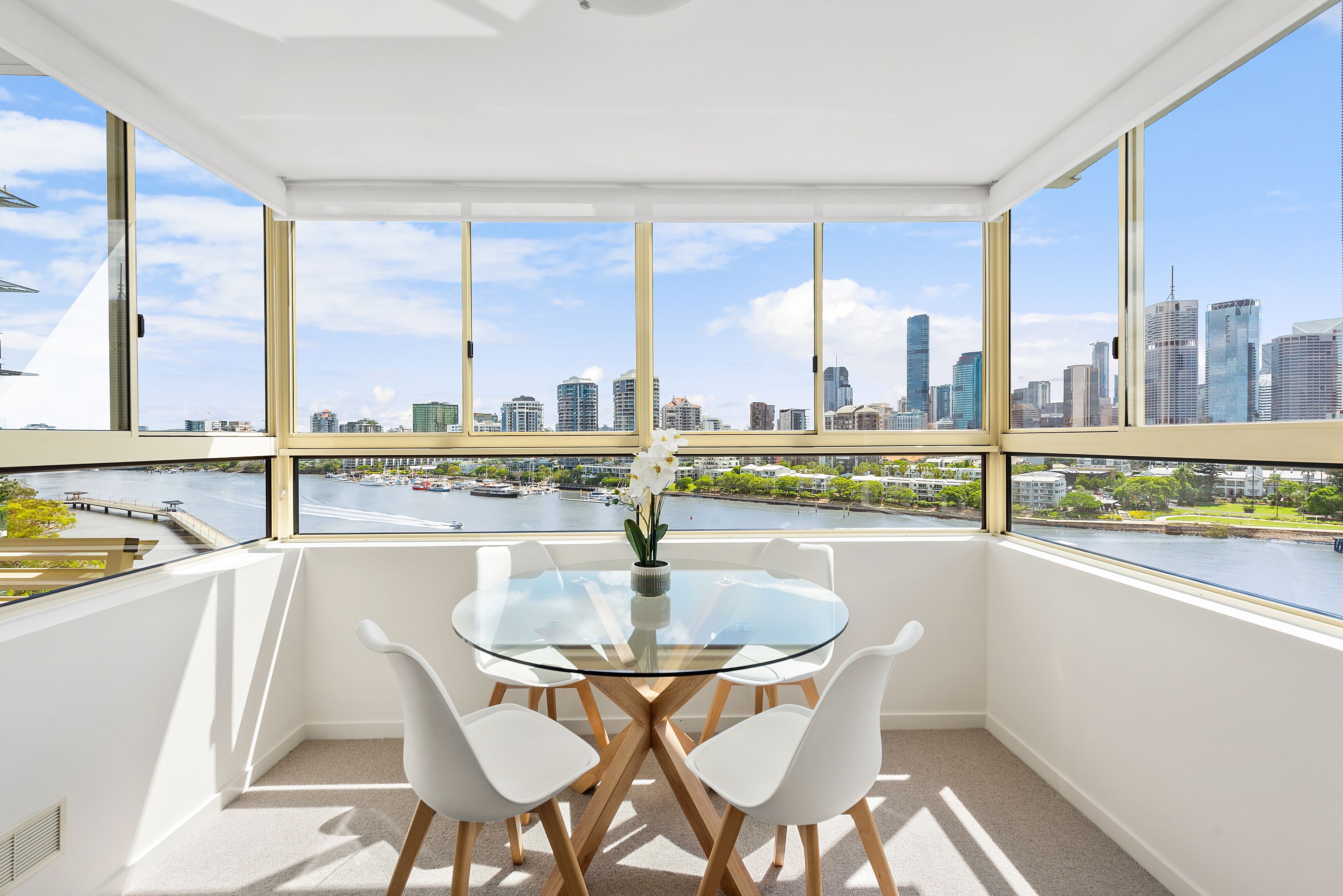 Wow! ~ Skyline City, Water + Story Bridge Views