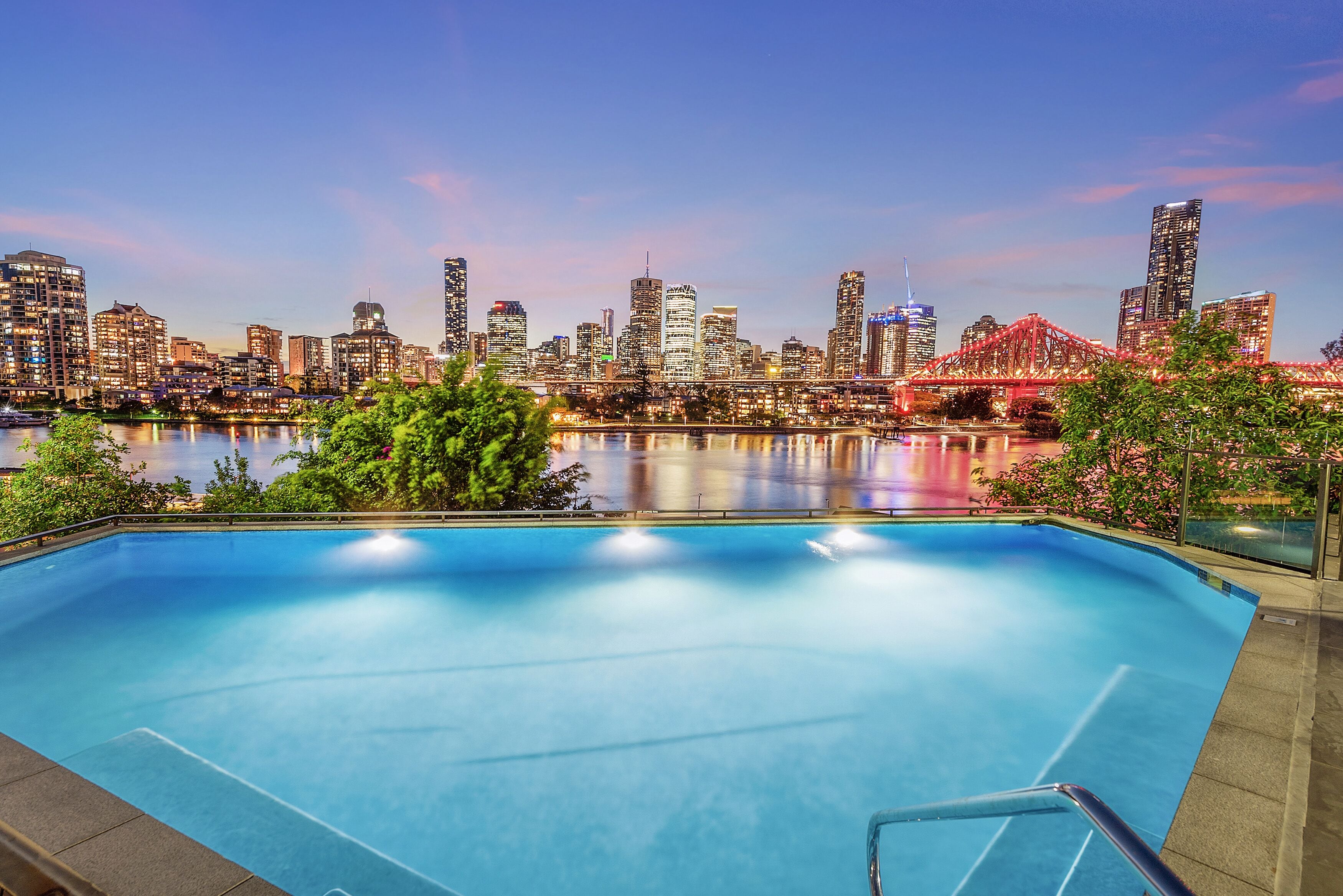 Wow! ~ Skyline City, Water + Story Bridge Views