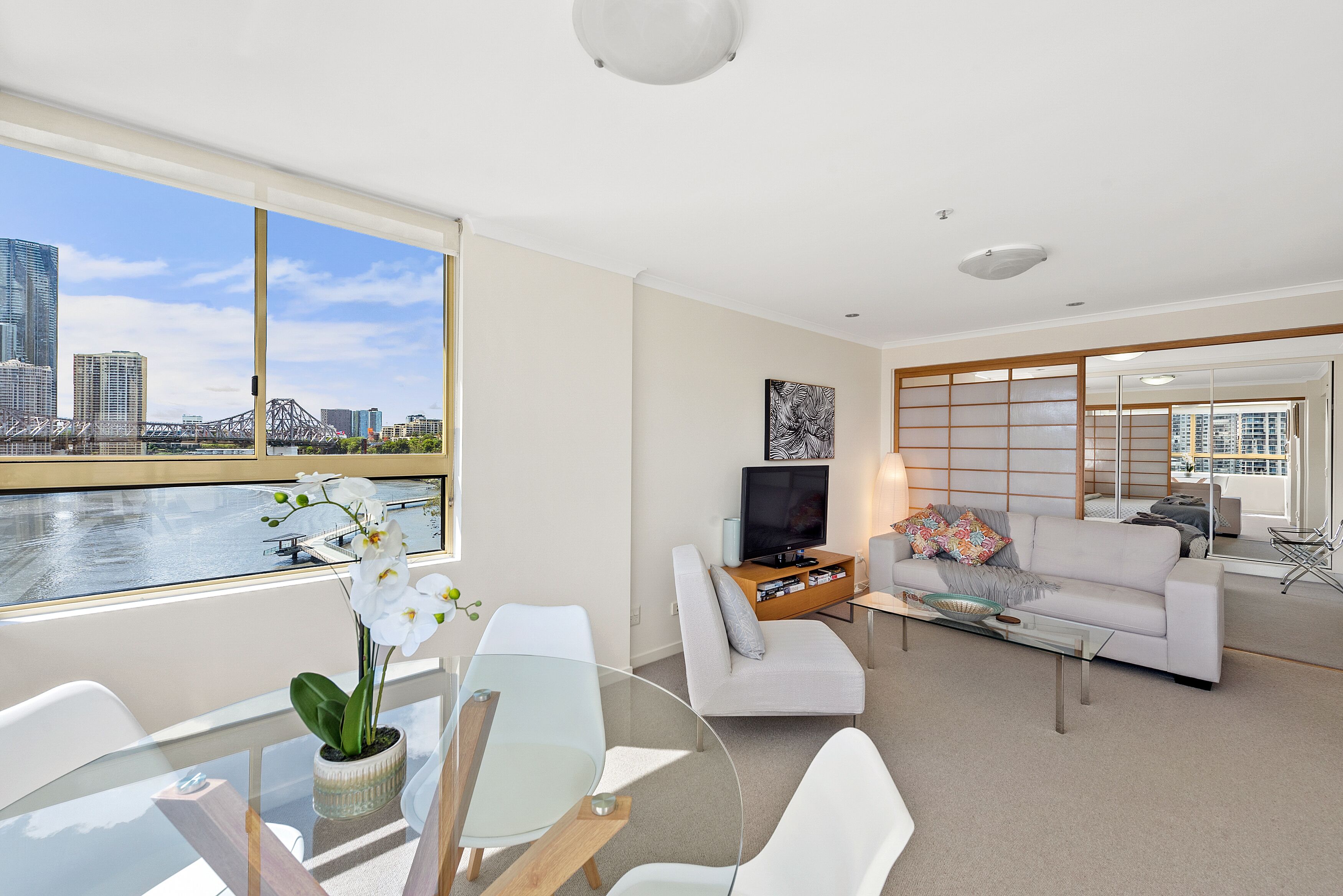 Wow! ~ Skyline City, Water + Story Bridge Views